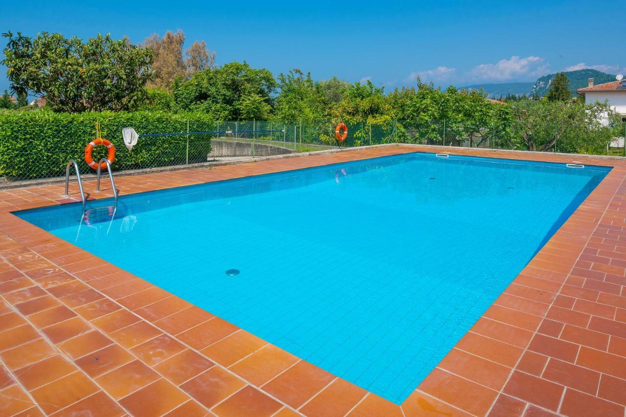 Appartamento Alice Pool Bardolino Bagian luar foto